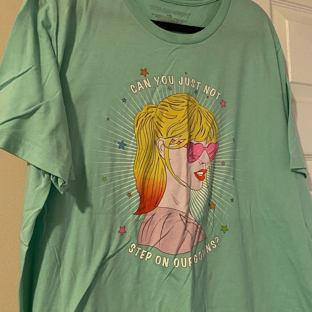 XXL Taylor Swift Calm Down Tee